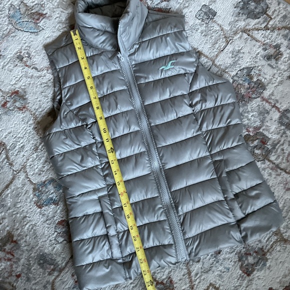 Hollister Silver Lightweights Puffer Vest - Picture 10 of 15